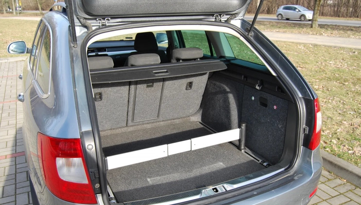 Skoda Superb cena 32900 przebieg: 250455, rok produkcji 2011 z Warszawa małe 191
